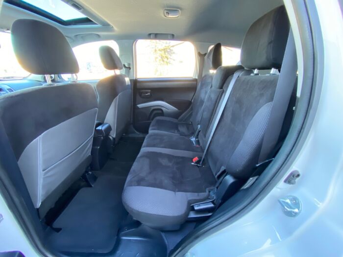 2011 Mitsubishi Outlander ES 4WD 4dr ES - Image 5
