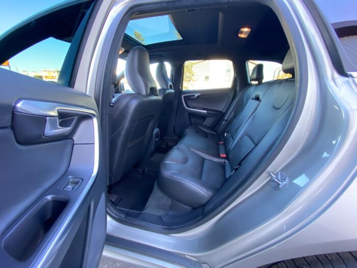 2015 Volvo XC60 T6 Platinum 2015.5 AWD 5dr T6 Platinum - Image 5
