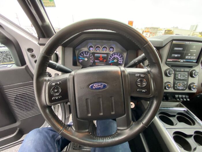 2016 Ford Super Duty F-350 SRW Lariat 4WD Crew Cab 6-3/4 Ft Box Lariat - Image 9