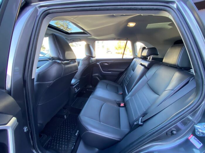 2022 Toyota RAV4 XLE XLE AWD - Image 5