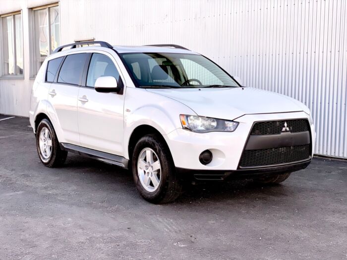 2011 Mitsubishi Outlander ES 4WD 4dr ES - Image 3