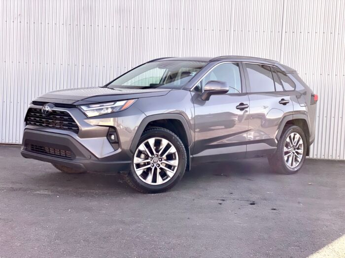 2022 Toyota RAV4 XLE XLE AWD - Image 2