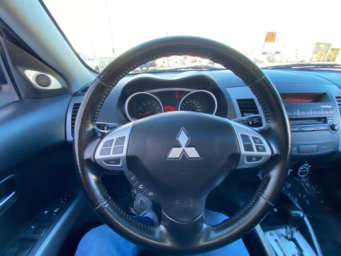 2011 Mitsubishi Outlander ES 4WD 4dr ES - Image 10