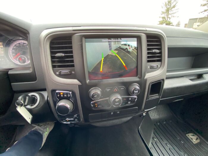 2019 Ram 1500 Classic Express Express 4x4 Crew Cab 5'7" Box - Image 9