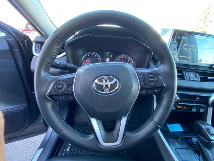2022 Toyota RAV4 XLE XLE AWD - Image 9