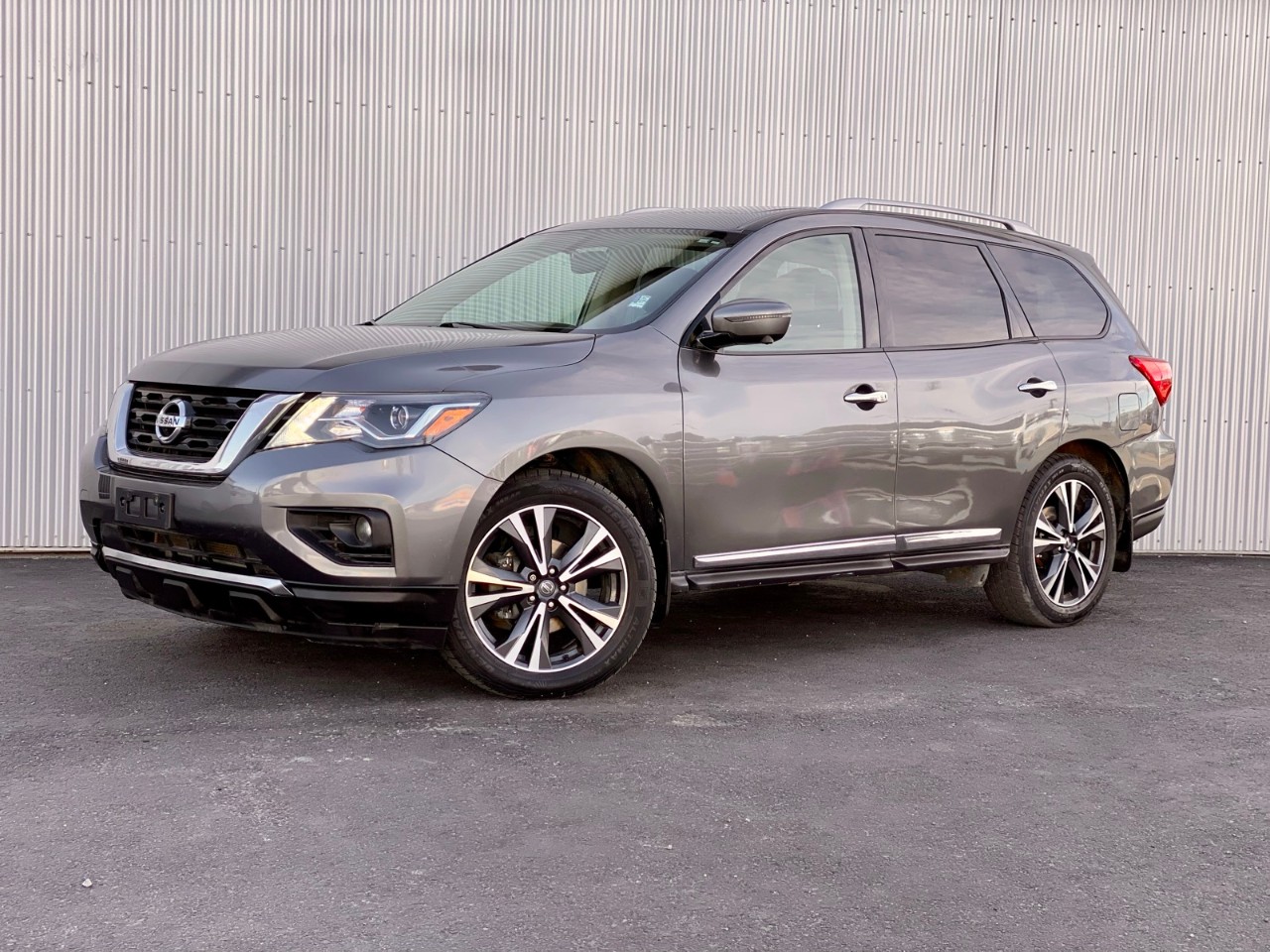 USED 2019 Nissan Pathfinder Platinum 4x4 Platinum Calgary AB T2G 4P2