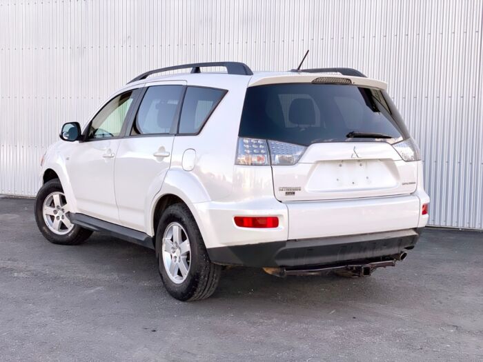 2011 Mitsubishi Outlander ES 4WD 4dr ES - Image 2