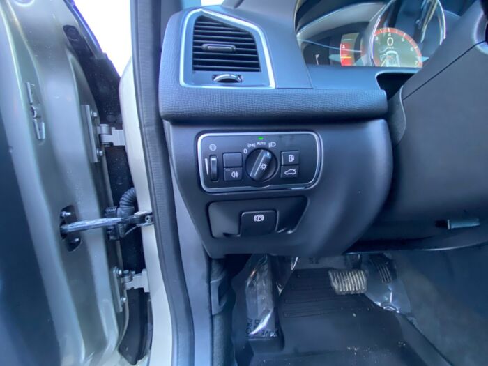 2015 Volvo XC60 T6 Platinum 2015.5 AWD 5dr T6 Platinum - Image 8