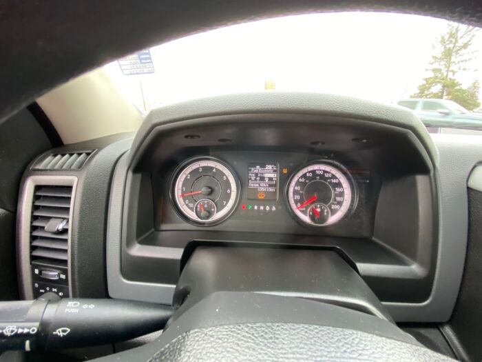 2019 Ram 1500 Classic Express Express 4x4 Crew Cab 5'7" Box - Image 7