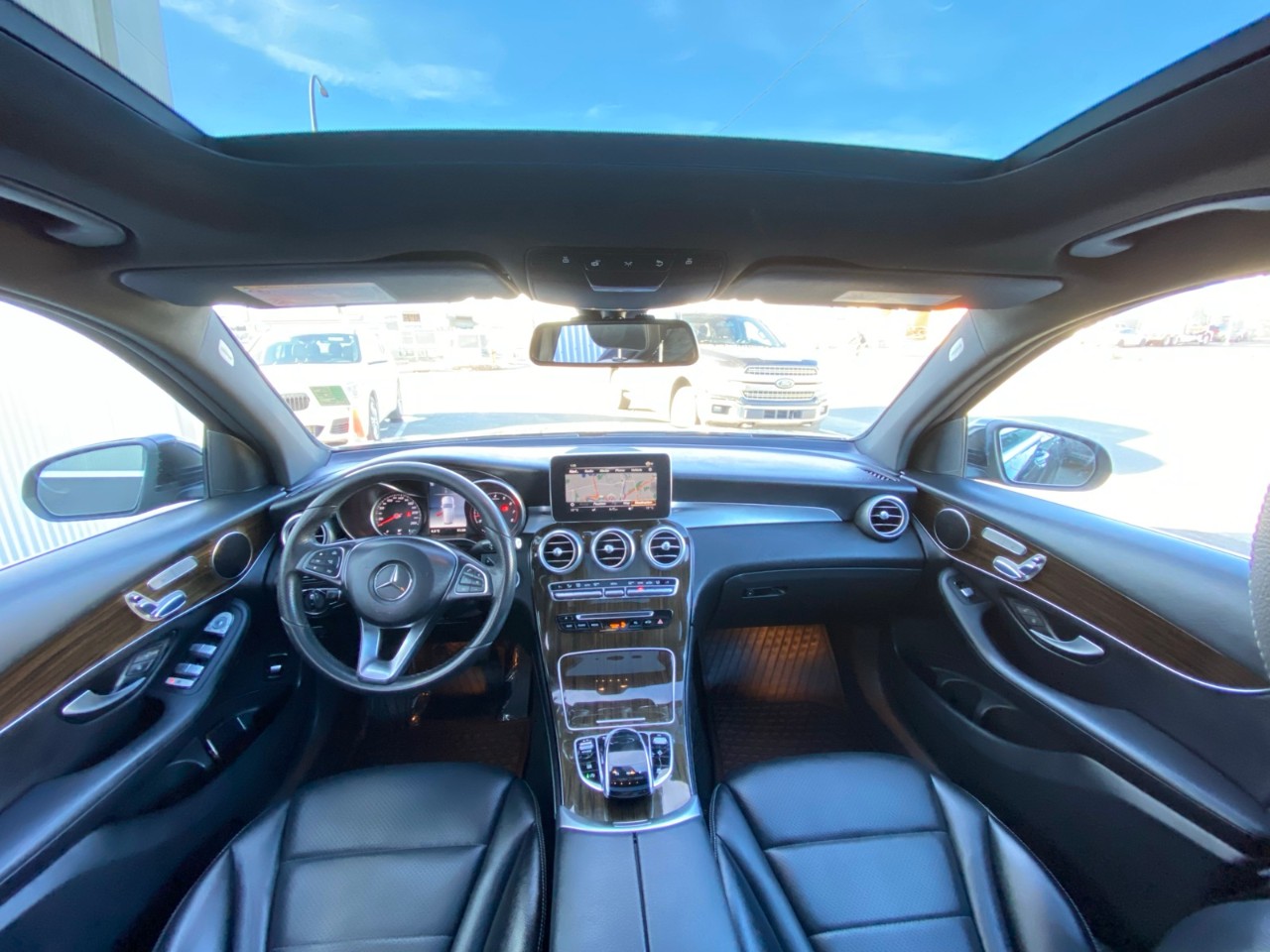 2018 Mercedes-Benz GLC GLC 300 - Image 4