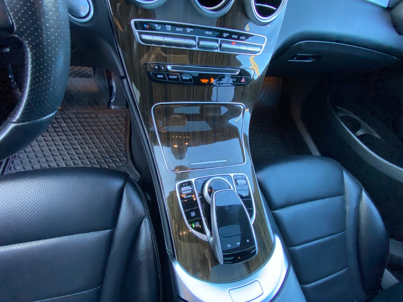 2018 Mercedes-Benz GLC GLC 300 - Image 10