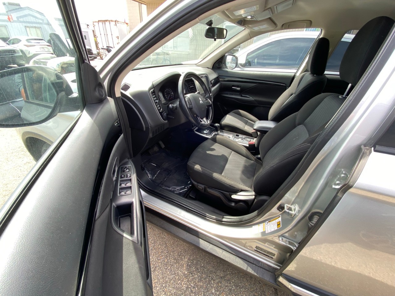 2020 Mitsubishi Outlander SE SE S-AWC - Image 8