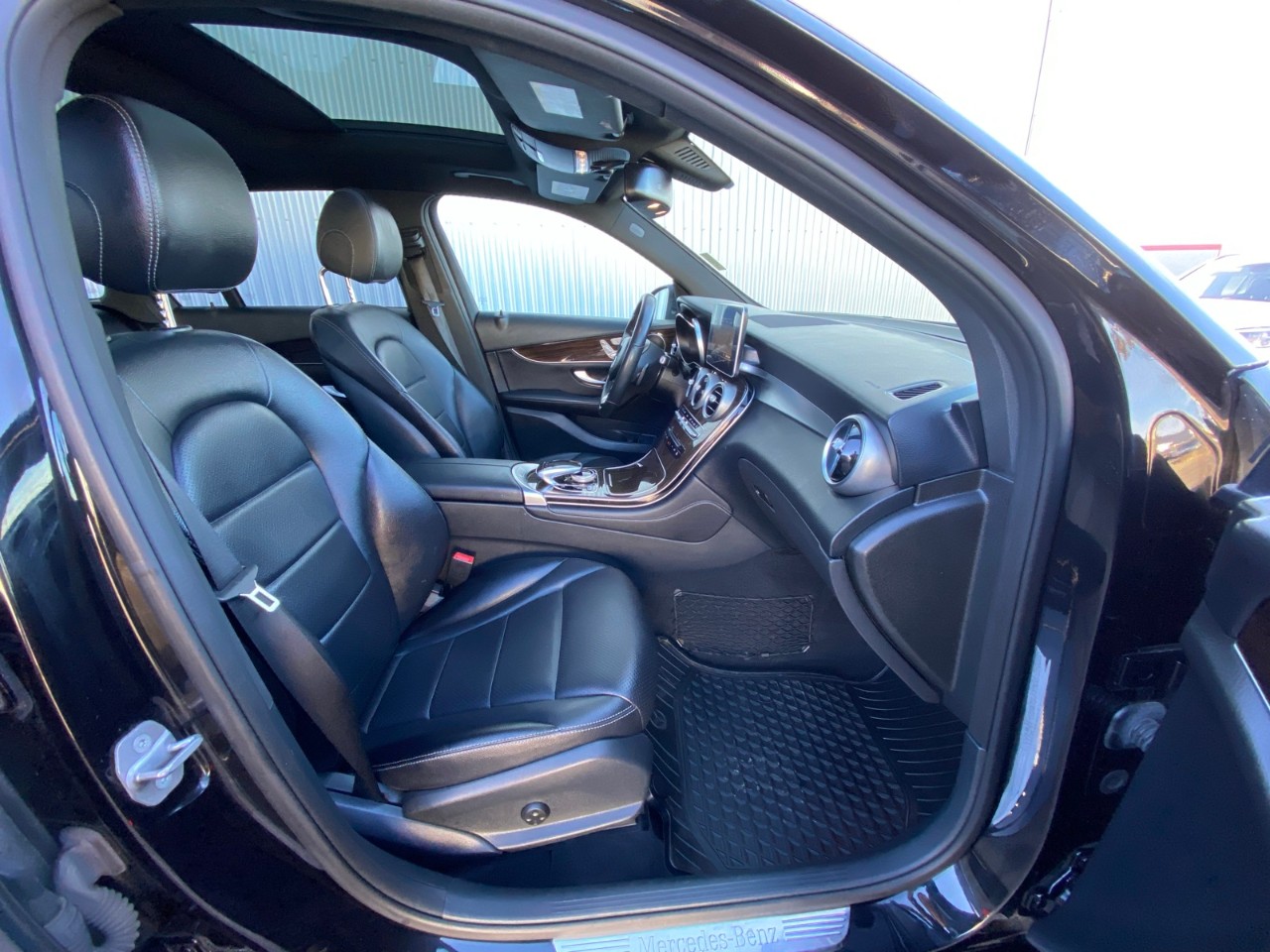 2018 Mercedes-Benz GLC GLC 300 - Image 9