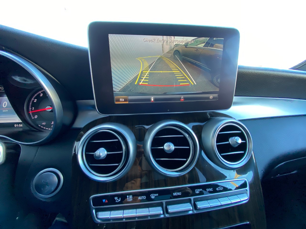 2018 Mercedes-Benz GLC GLC 300 - Image 11