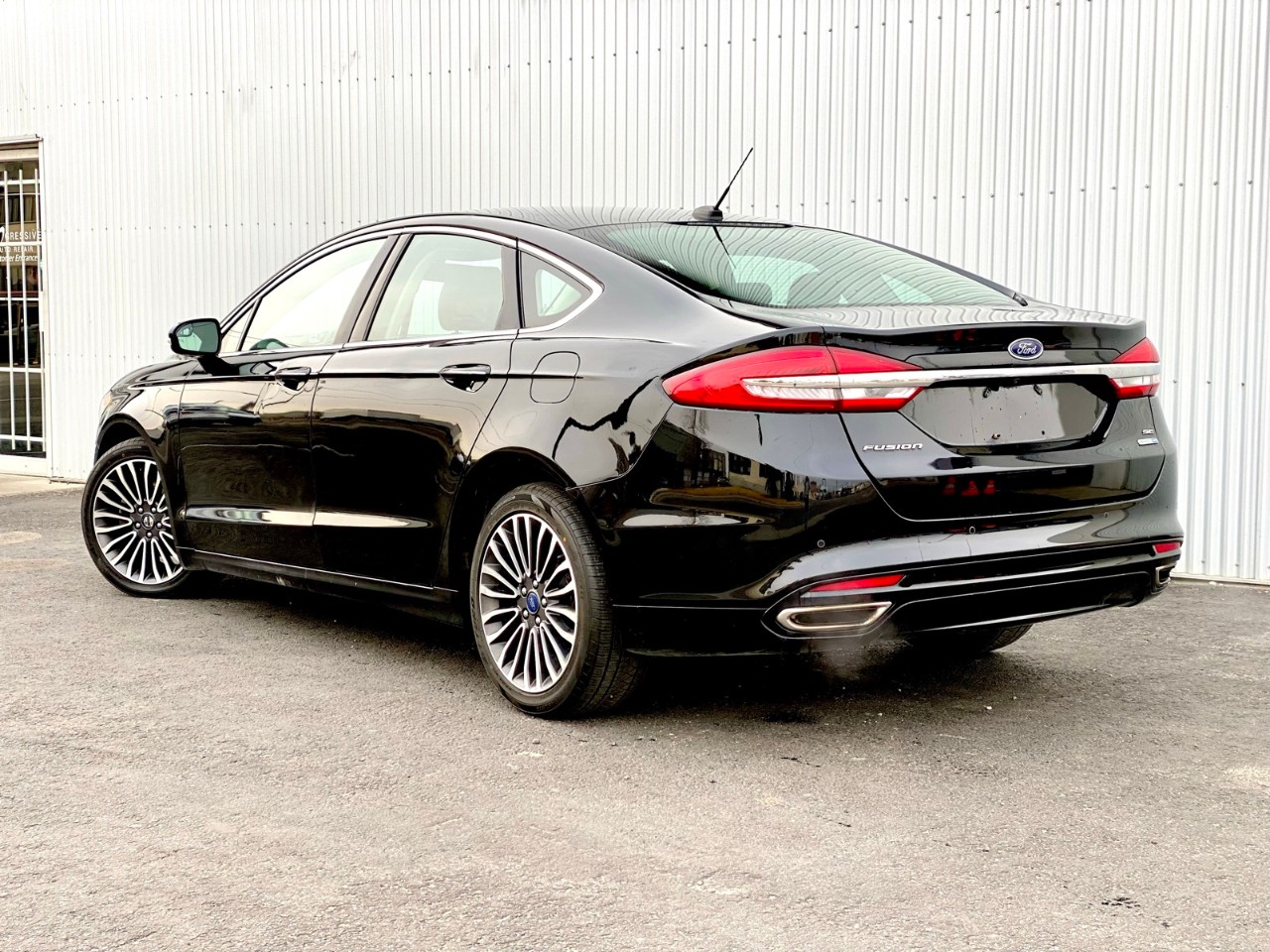 2017 Ford Fusion SE SE AWD / LEATHER / SUNROOF / BACKUP CAM. - Image 2