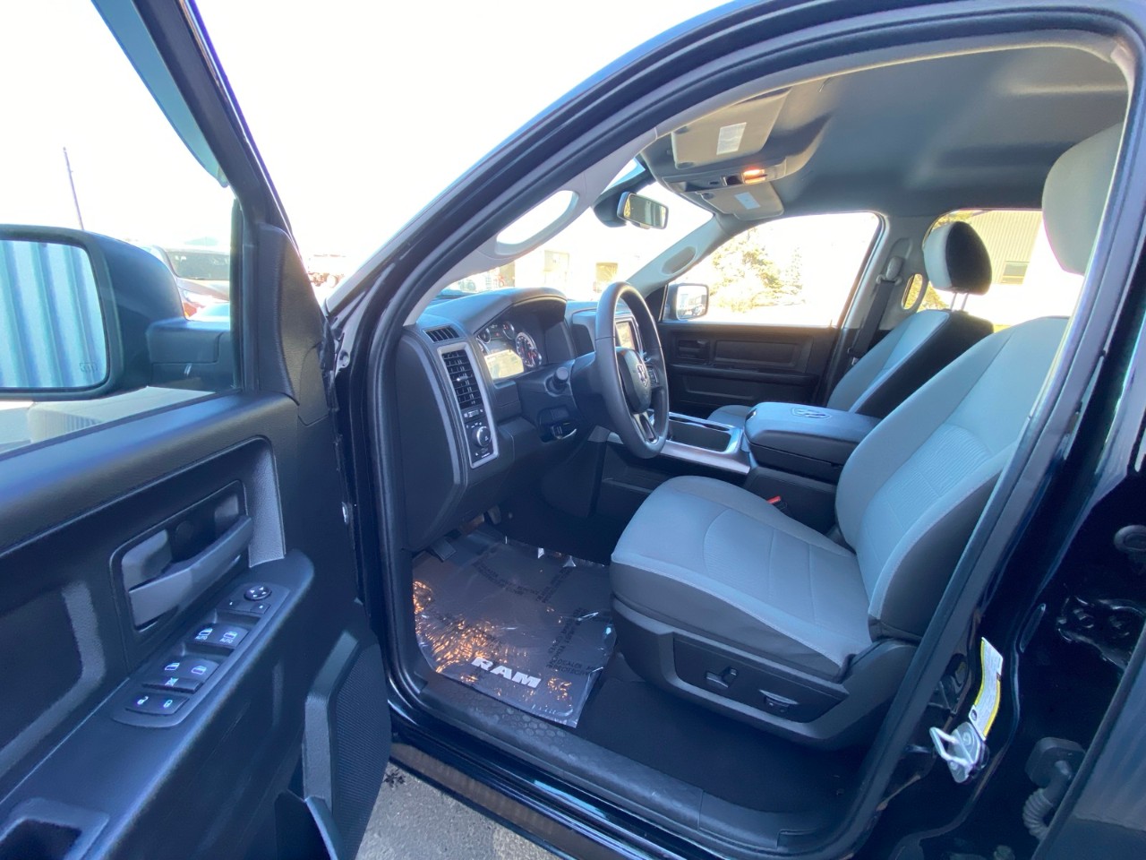 2023 Ram 1500 Classic Express Express 4x4 Crew Cab 5'7" Box - Image 7