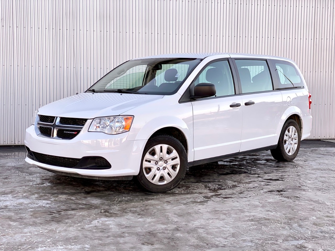 USED 2019 Dodge Grand Caravan Canada Value Package Canada Value Package W/ BACKUP CAMERA Calgary AB T2G 4P2