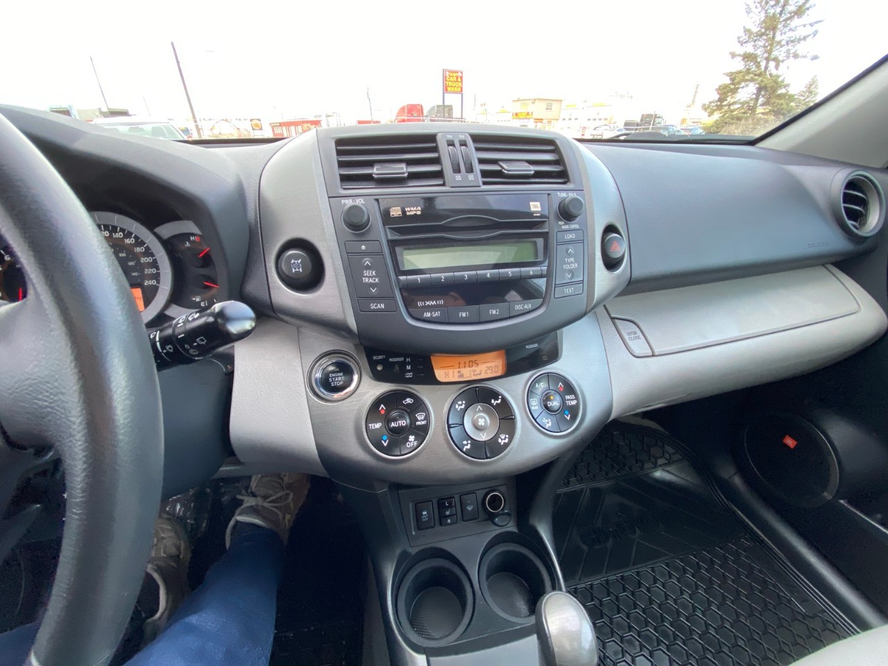 2010 Toyota RAV4 Limited 4WD 4dr V6 Limited - Image 10