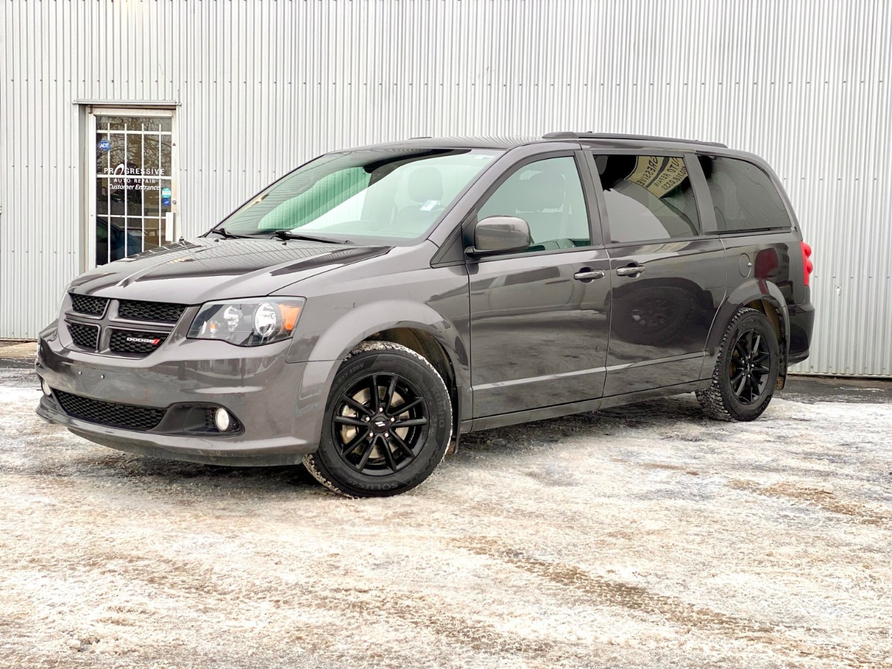 USED 2020 Dodge Grand Caravan GT GT / DVD ENTERTAINMENT / LEATHER / BACKUP CAMERA Calgary AB T2G 4P2
