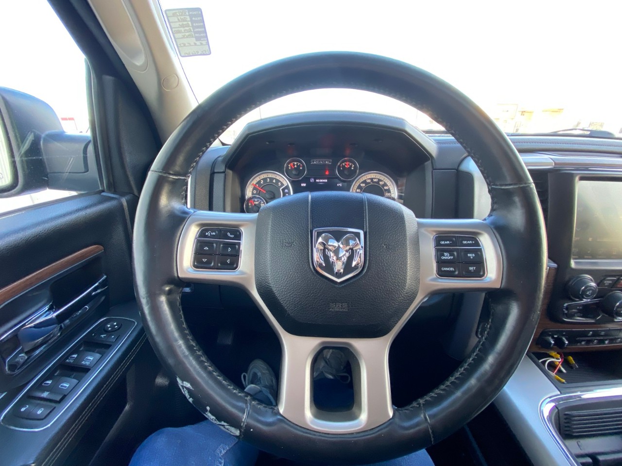 2016 Ram 1500 Laramie 4WD Crew Cab 5.7 Ft Box Laramie - DIESEL - Image 8