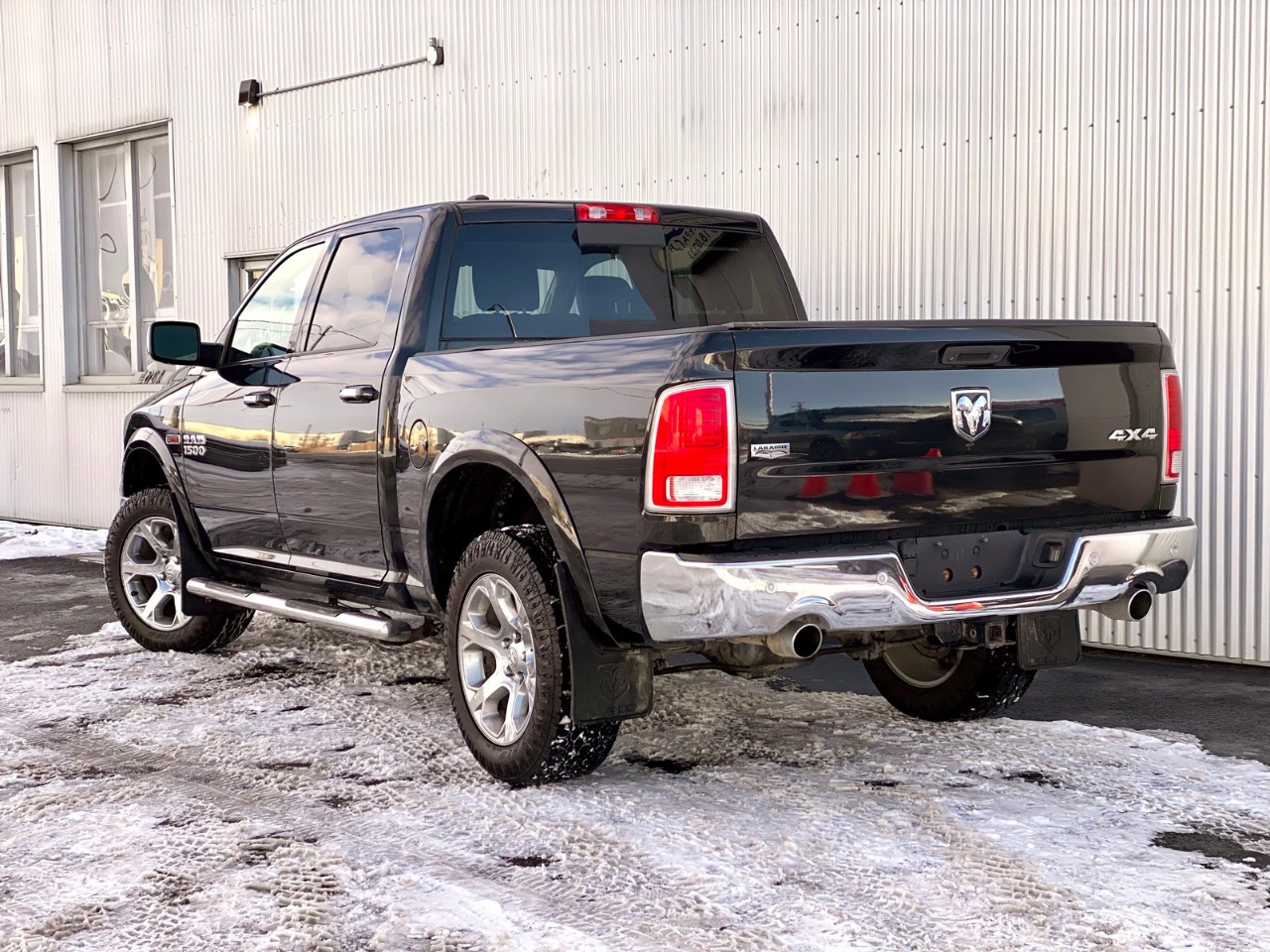 2016 Ram 1500 Laramie 4WD Crew Cab 5.7 Ft Box Laramie - DIESEL - Image 3