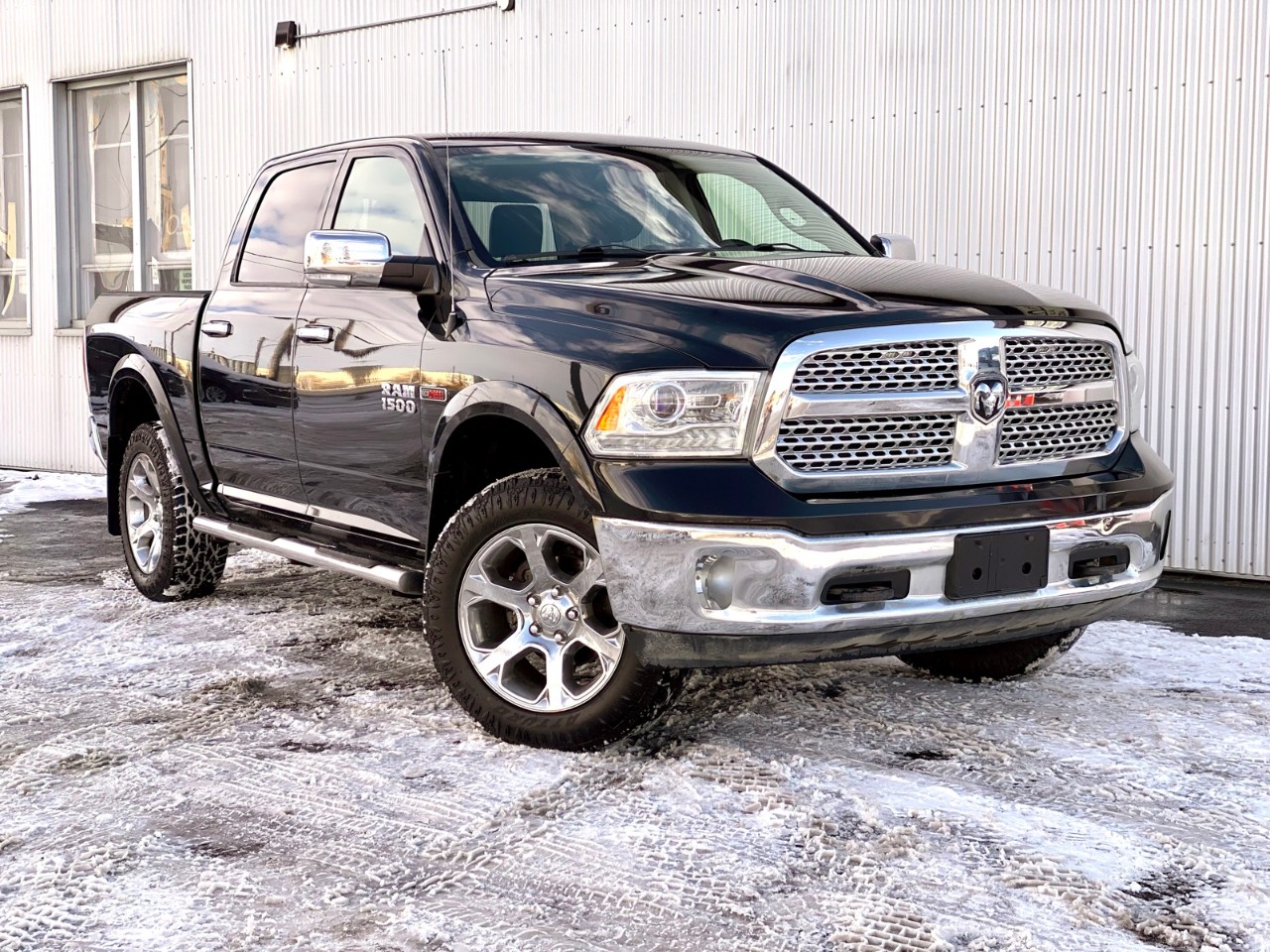 2016 Ram 1500 Laramie 4WD Crew Cab 5.7 Ft Box Laramie - DIESEL - Image 2