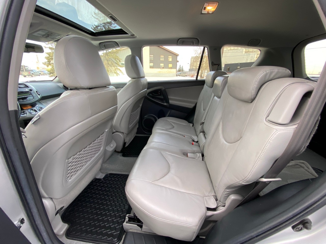 2010 Toyota RAV4 Limited 4WD 4dr V6 Limited - Image 5