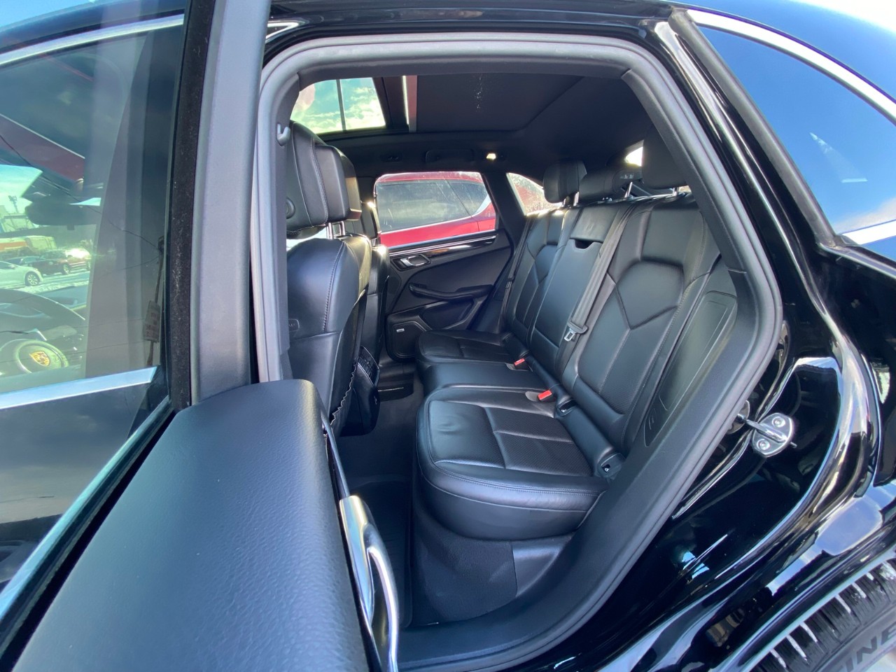 2019 Porsche Macan S S AWD - Image 12