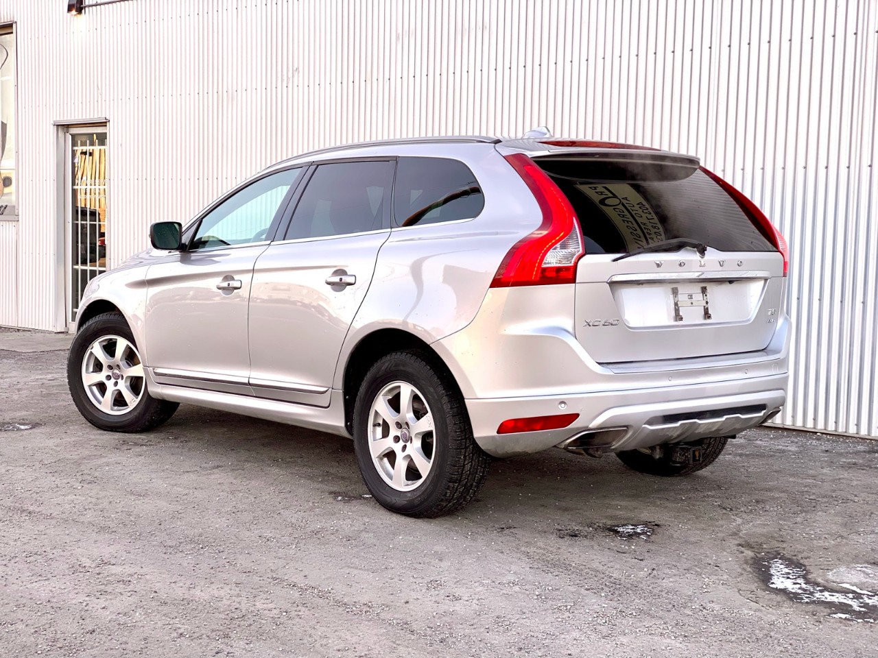 2017 Volvo XC60 T5 Special Edition Premier AWD 5dr T5 Special Edition Premier - Image 3