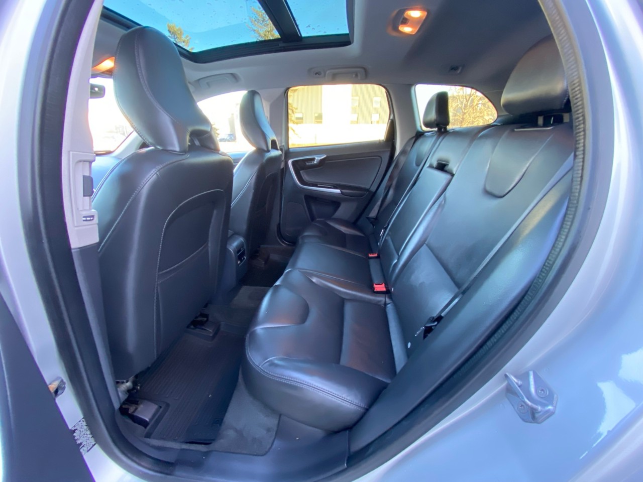 2017 Volvo XC60 T5 Special Edition Premier AWD 5dr T5 Special Edition Premier - Image 5