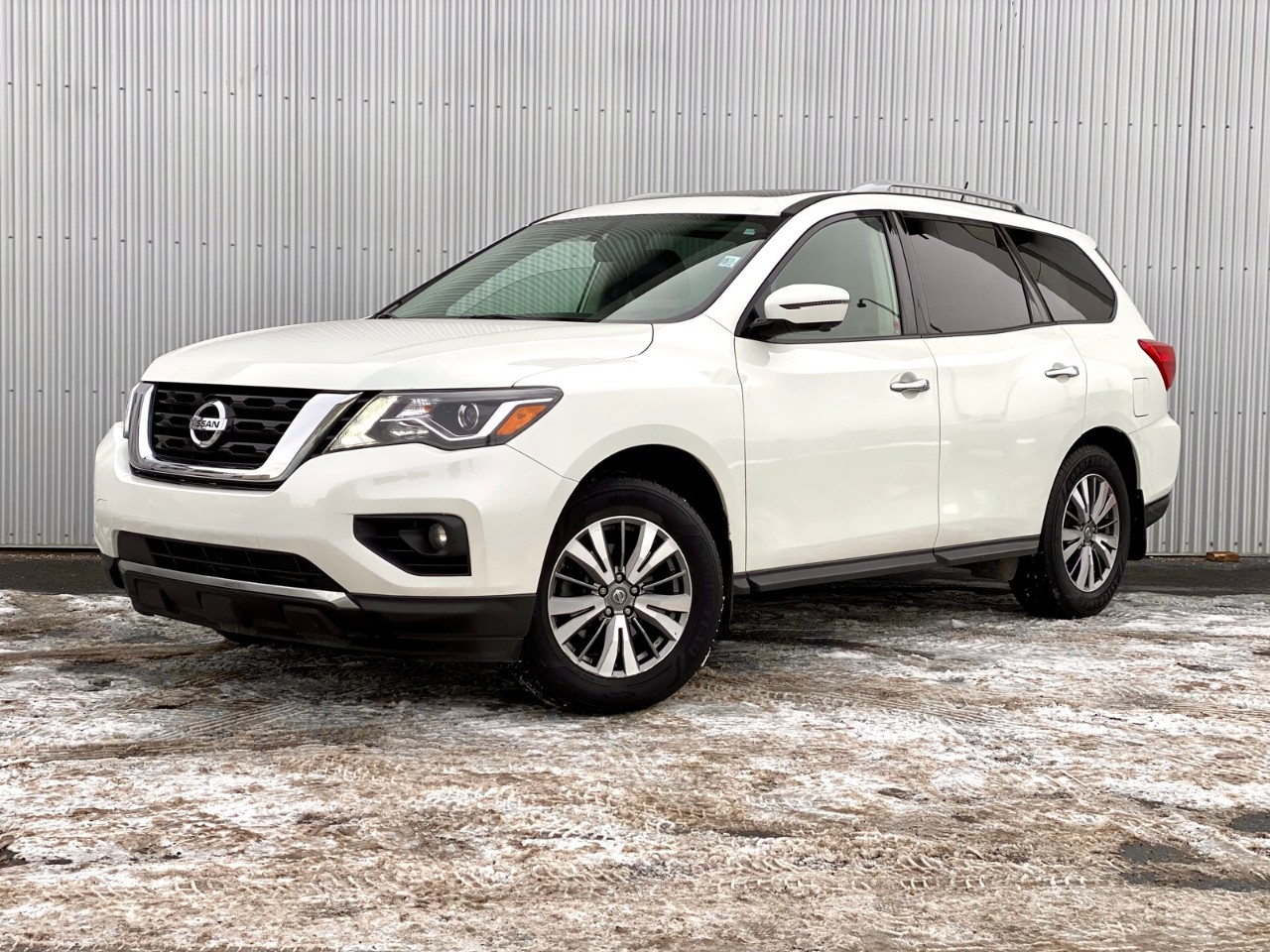 USED 2018 Nissan Pathfinder SL 4x4 SL Calgary AB T2G 4P2