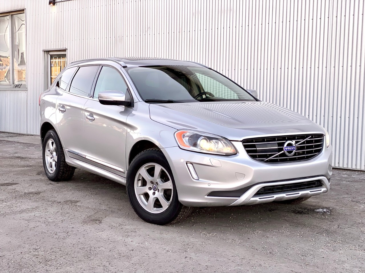 2017 Volvo XC60 T5 Special Edition Premier AWD 5dr T5 Special Edition Premier - Image 2