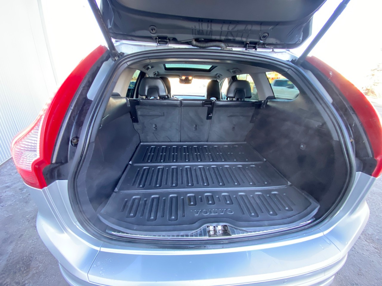 2017 Volvo XC60 T5 Special Edition Premier AWD 5dr T5 Special Edition Premier - Image 6
