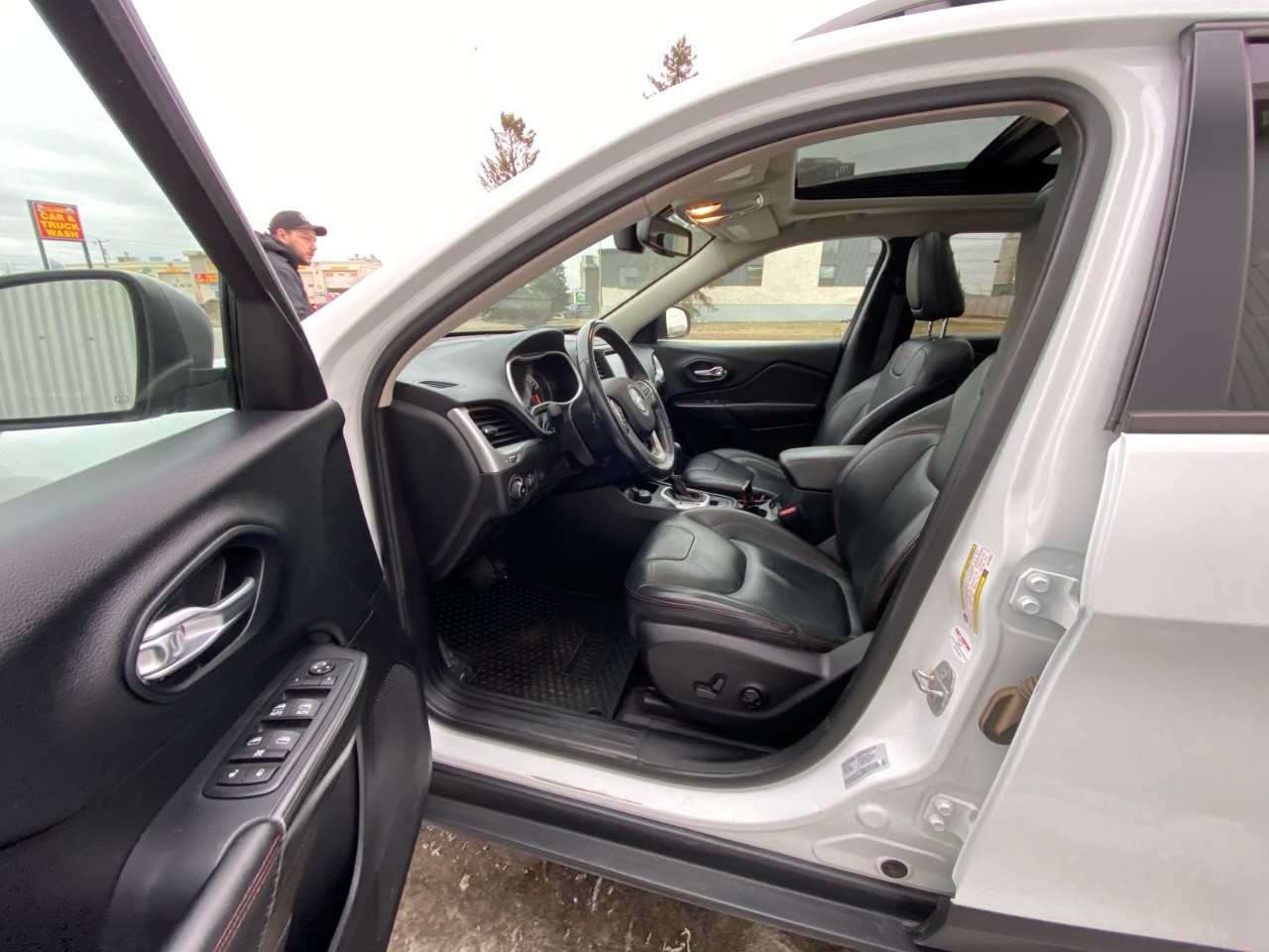 2016 Jeep Cherokee Trailhawk - Image 9