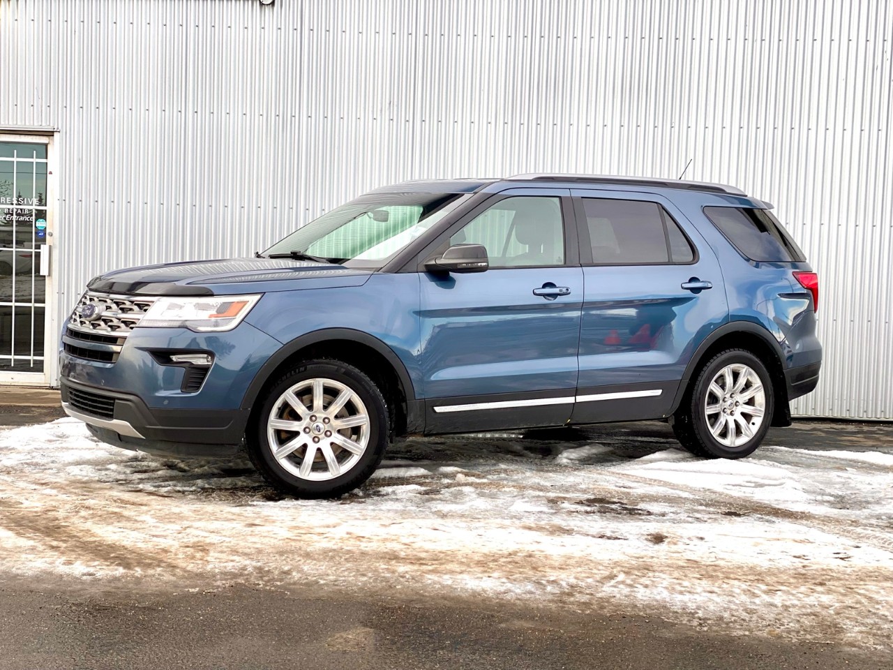 USED 2018 Ford Explorer XLT XLT 4WD Calgary AB T2G 4P2