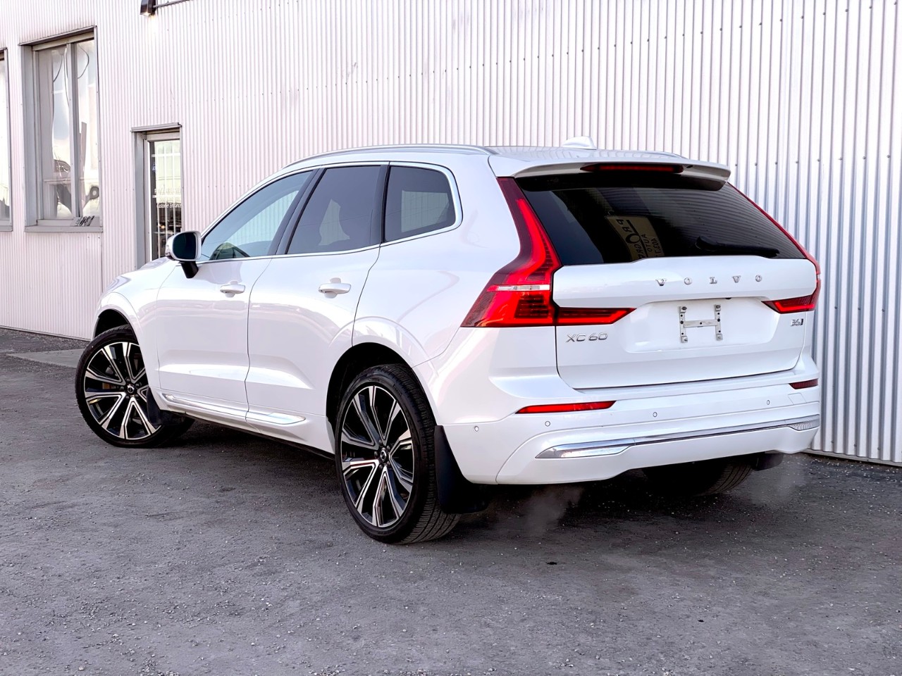 2023 Volvo XC60 Ultimate Bright Theme